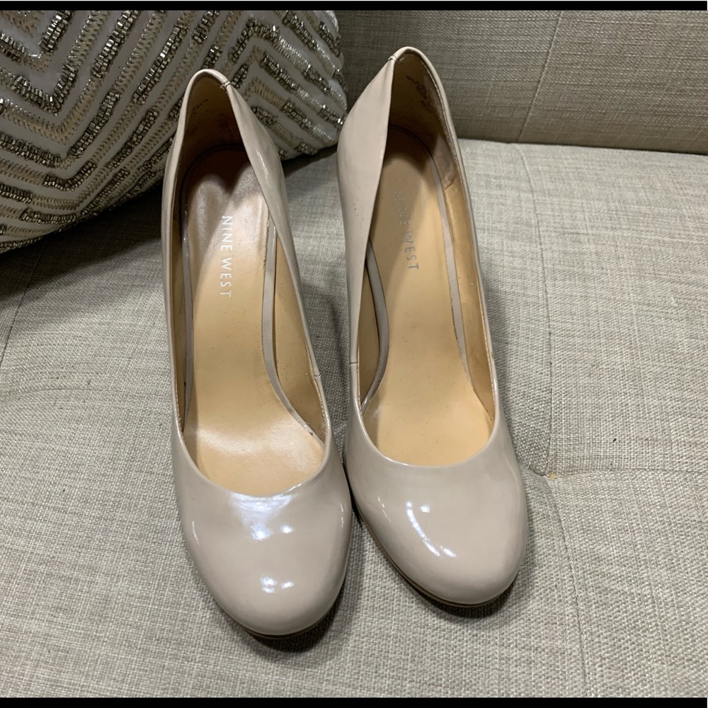 Nine West ‘Ambitious’ Nude Patent Round Toe Pump